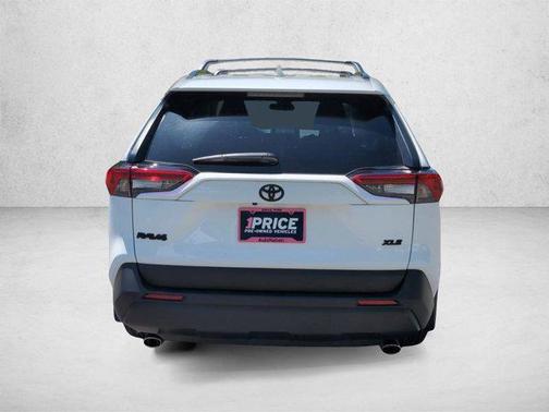 Ice Cap 2024 Toyota RAV4 XLE
