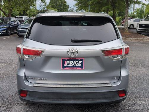Silver Sky Metallic 2014 Toyota Highlander LE