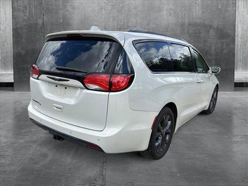 2020 Chrysler Pacifica Touring-L Plus