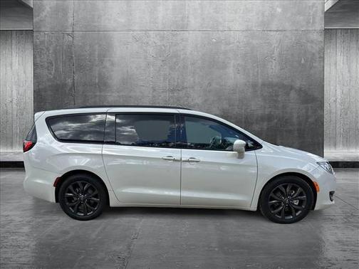 2020 Chrysler Pacifica Touring-L Plus