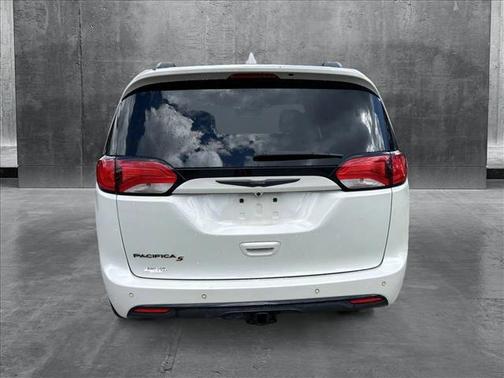 2020 Chrysler Pacifica Touring-L Plus