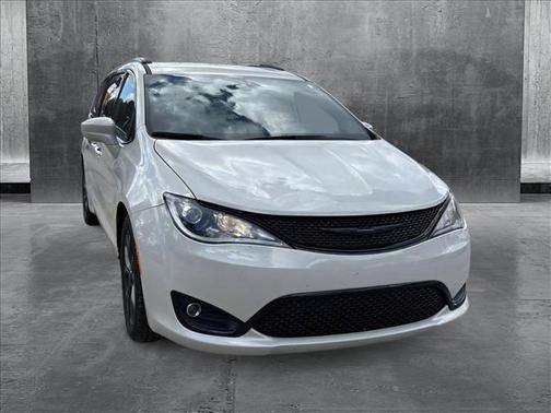 2020 Chrysler Pacifica Touring-L Plus