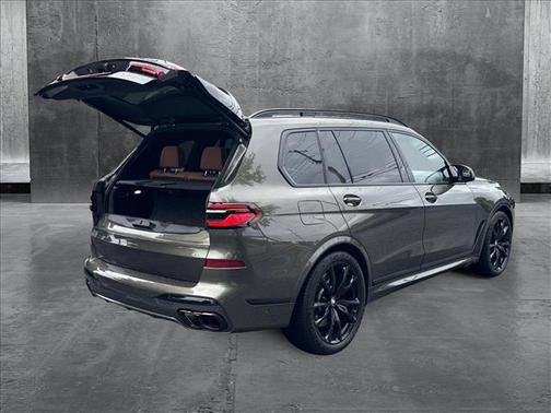 2024 BMW X7 M60i