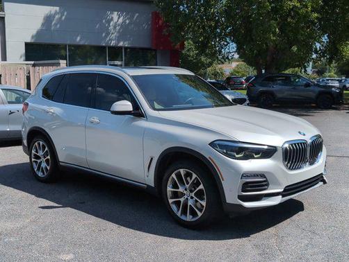 Mineral White Metallic 2021 BMW X5 sDrive40i