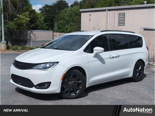 Bright White Clearcoat 2019 Chrysler Pacifica Touring-L Plus
