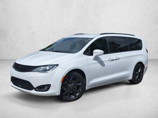 Bright White Clearcoat 2019 Chrysler Pacifica Touring-L Plus