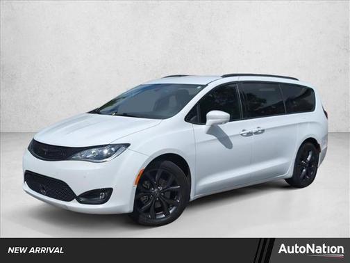 Bright White Clearcoat 2019 Chrysler Pacifica Touring-L Plus