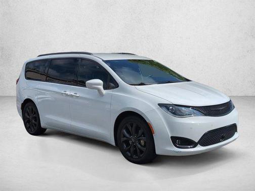 Bright White Clearcoat 2019 Chrysler Pacifica Touring-L Plus
