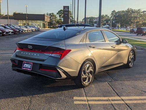 2025 Hyundai ELANTRA SEL