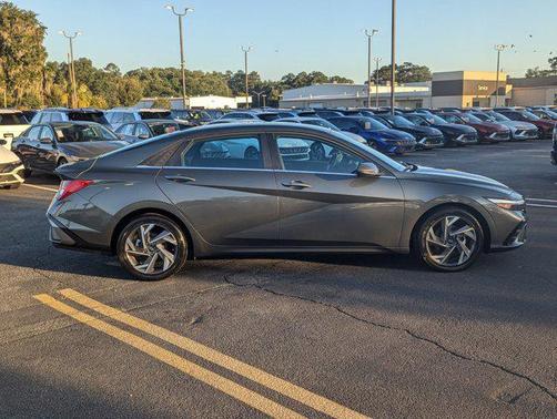 2025 Hyundai ELANTRA SEL