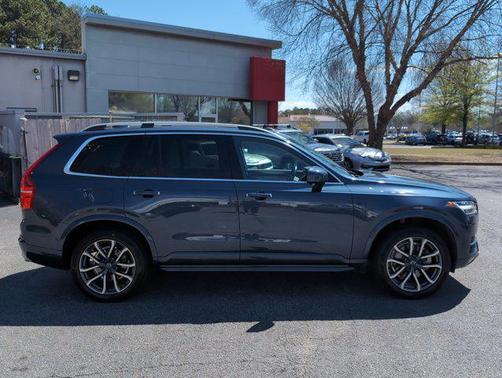 2019 Volvo XC90 T6 Momentum