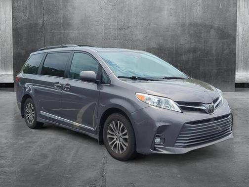 2019 Toyota Sienna XLE Premium