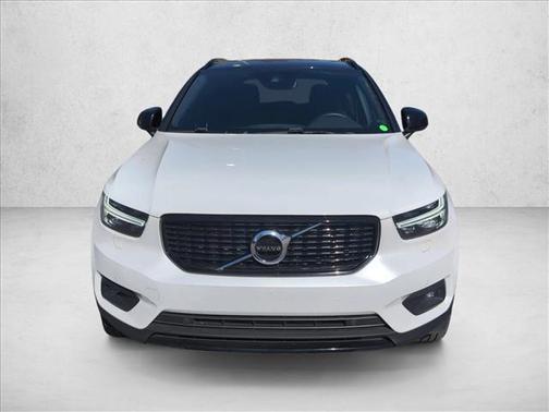 2022 Volvo XC40 T5 R-Design