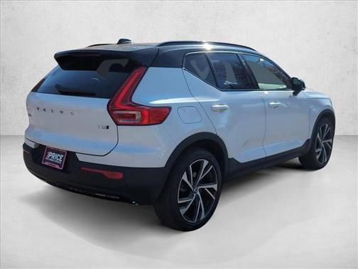 2022 Volvo XC40 T5 R-Design
