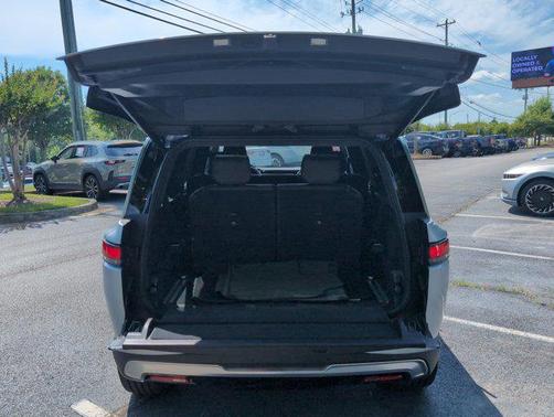 La Silver [Silver] 2023 Rivian R1S Adventure