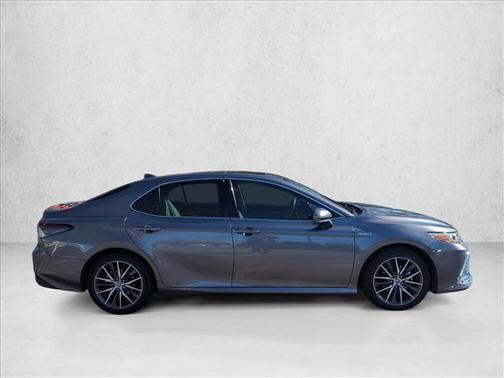 2021 Toyota Camry Hybrid XLE