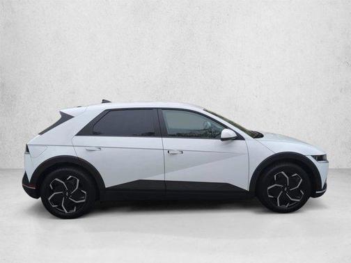 Atlas White 2024 Hyundai IONIQ 5 SE