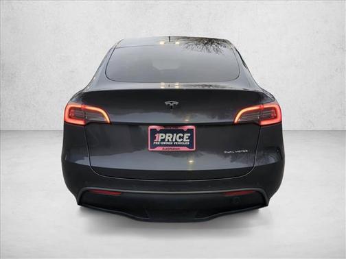 2022 Tesla Model Y Long Range Dual Motor All-Wheel Drive