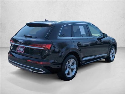 2024 Audi Q7 45 Premium Plus