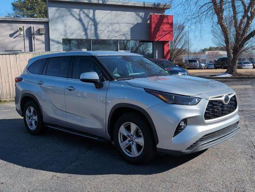 2022 Toyota Highlander LE