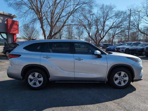 2022 Toyota Highlander LE