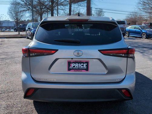 2022 Toyota Highlander LE