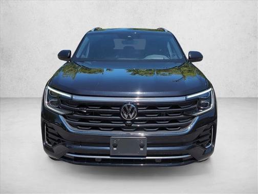 Deep Black Pearl 2024 Volkswagen Atlas Cross Sport 2.0T SEL Premium