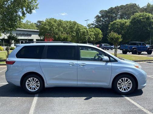 2016 Toyota Sienna XLE