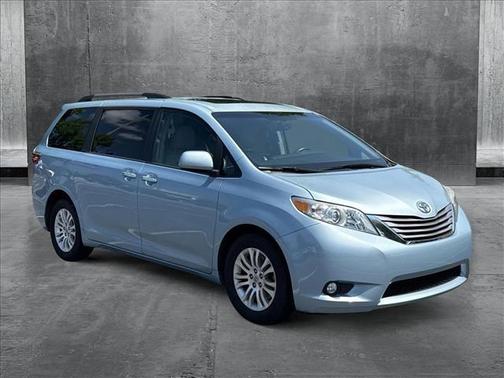2016 Toyota Sienna XLE