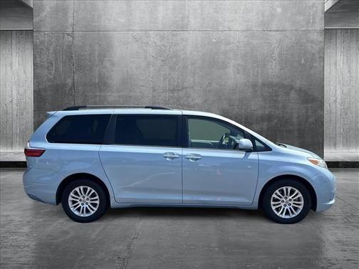 2016 Toyota Sienna XLE