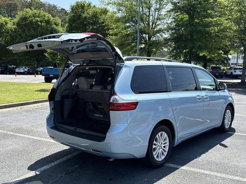 2016 Toyota Sienna XLE