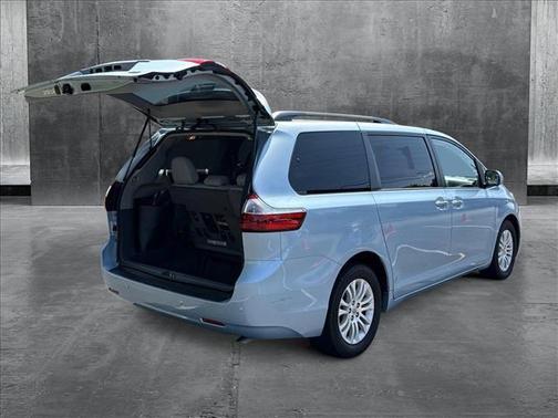 2016 Toyota Sienna XLE