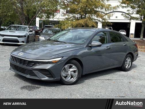2024 Hyundai ELANTRA SE