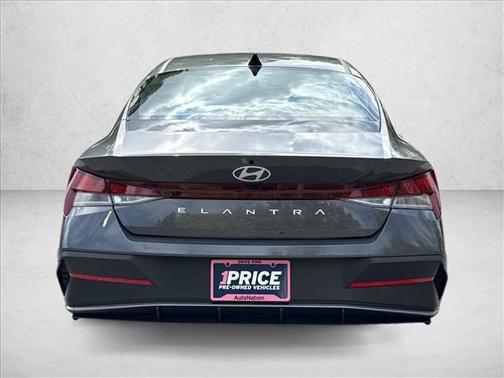2024 Hyundai ELANTRA SE