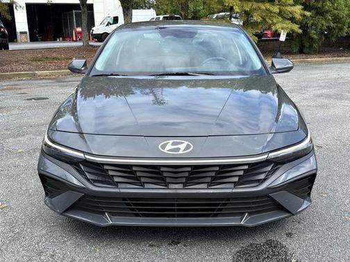2024 Hyundai ELANTRA SE