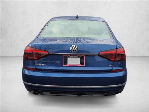 2017 Volkswagen Passat 1.8T R-Line w/Comfort