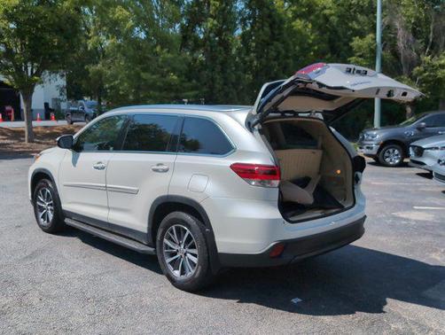 Blizzard Pearl 2019 Toyota Highlander XLE