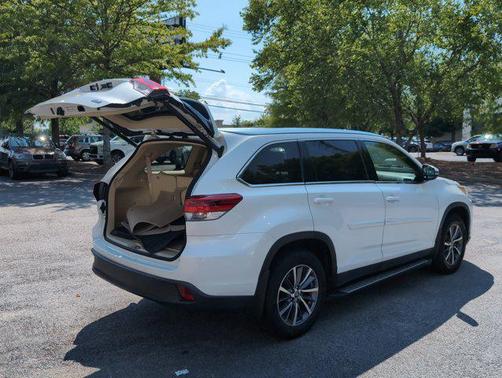 Blizzard Pearl 2019 Toyota Highlander XLE