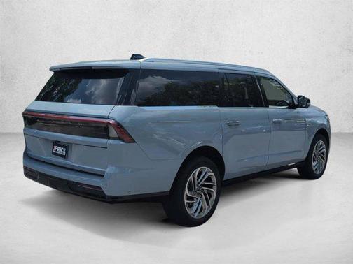 Gray Mist Metallic Tri-Coat 2025 Lincoln Navigator Reserve