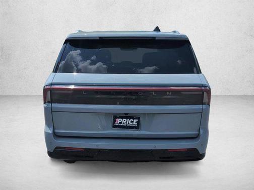 Gray Mist Metallic Tri-Coat 2025 Lincoln Navigator Reserve