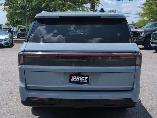 Gray Mist Metallic Tri-Coat 2025 Lincoln Navigator Reserve