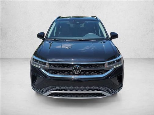 Deep Black Pearl 2024 Volkswagen Taos 1.5T SE