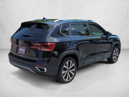 Deep Black Pearl 2024 Volkswagen Taos 1.5T SE