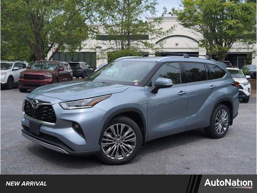 Moon Dust 2021 Toyota Highlander Platinum