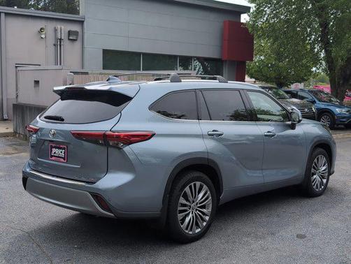 Moon Dust 2021 Toyota Highlander Platinum