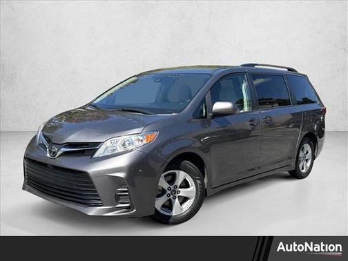 2018 Toyota Sienna LE
