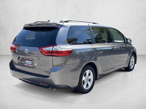 2018 Toyota Sienna LE