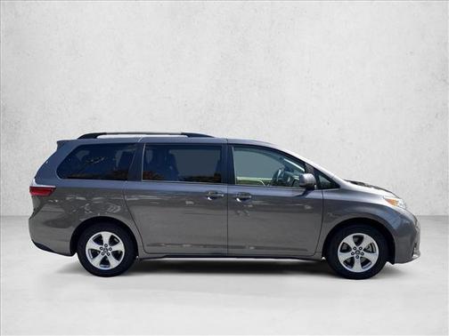 2018 Toyota Sienna LE