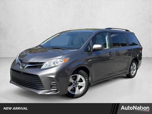 2018 Toyota Sienna LE