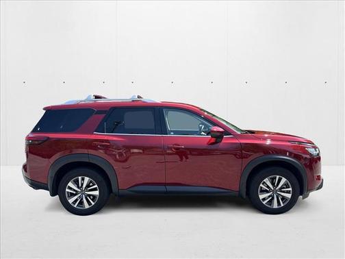2023 Nissan Pathfinder SL 4WD